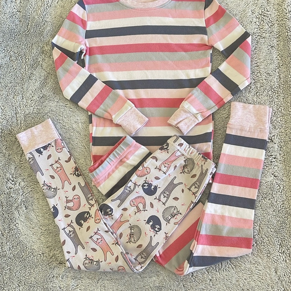 Kirklands Girls 3 Piece Pajamas Bundle SZ 10  Stripes slothes
Gray Pink